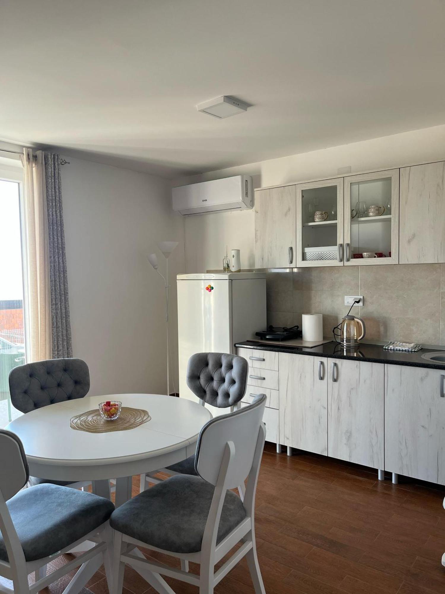 Surcin Apartment Ledine Екстер'єр фото
